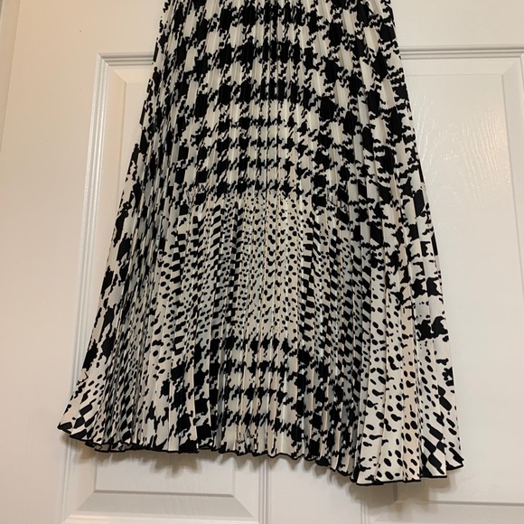 Pleated skirt - Picture 4 of 4